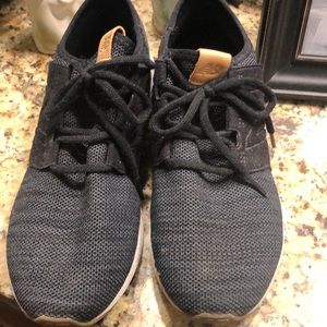 Women’s New Balance tennis shoes!